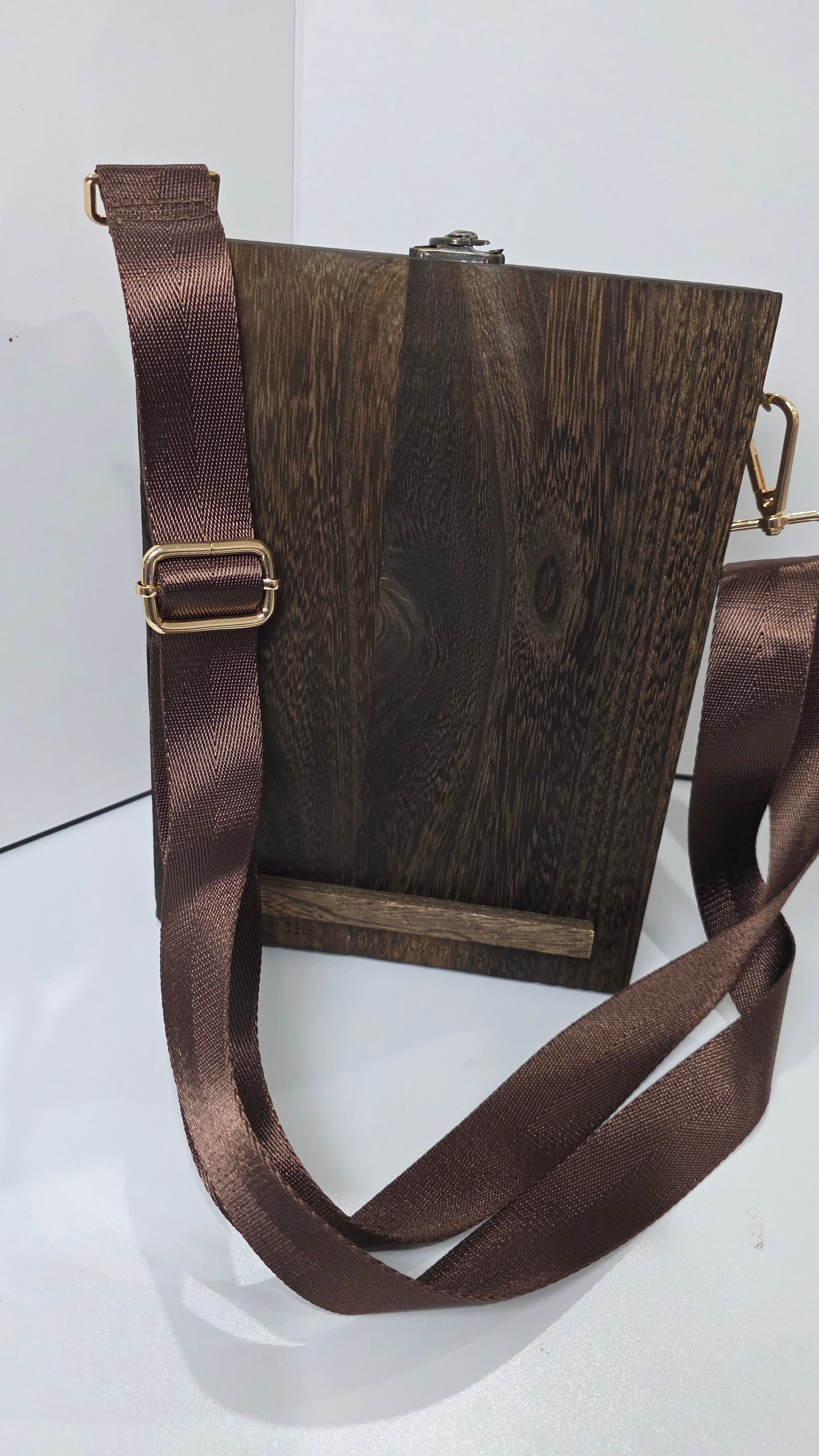 THE READER'S ARCHIVES Wandering easel, writing and drawing tool.